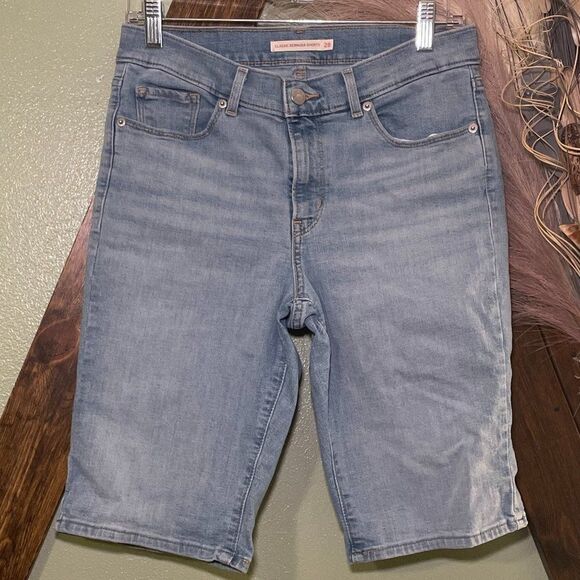 Levi's Other - Levi's Classic Bermuda Shorts 28